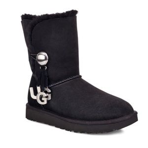 UGG Bailey button Suede sheepskin boot